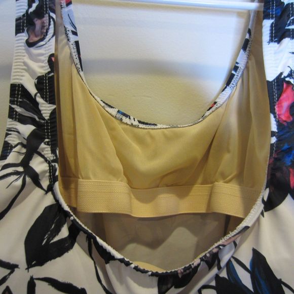 Aquabelle swimsuits for all, top only, black blue pink modern art pattern-Sz 26 - Picture 6 of 11